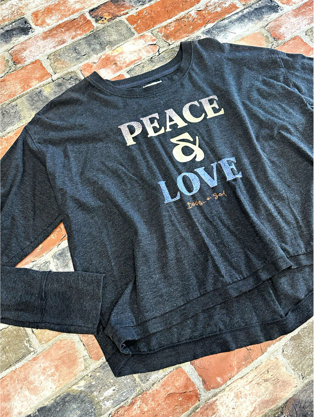 Womens M Gray Knit Crew Neck Long Sleeve Peace & Love Pullover